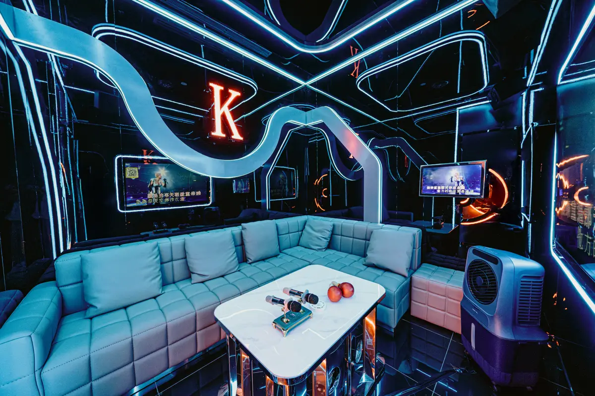 Thematic Room 13