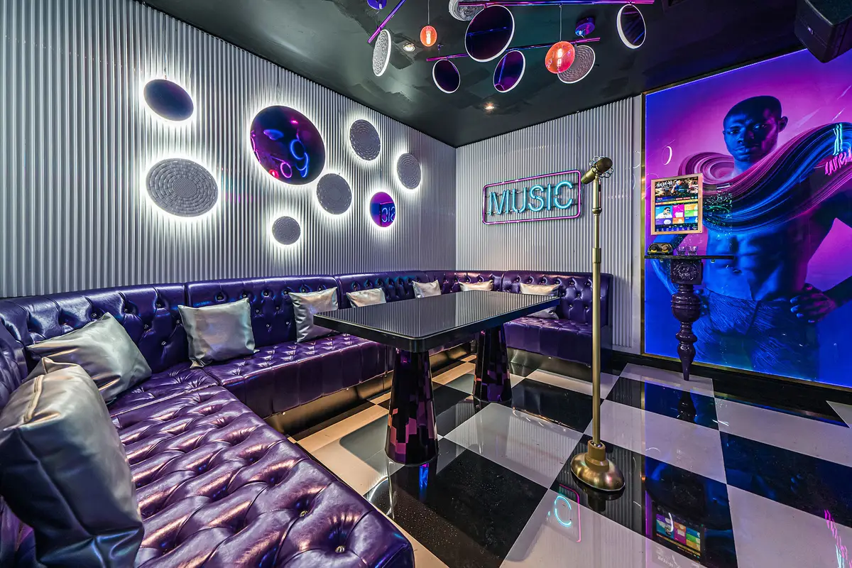 Deluxe Room 01